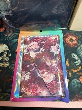 Pengems Jet Set Wristlet Floral Wrislet - NEW